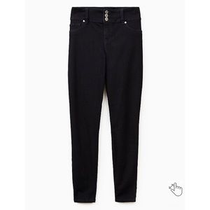 NEW Torrid 24 Short Jegging - Super Stretch Dark Wash - Inseam 27” Inches